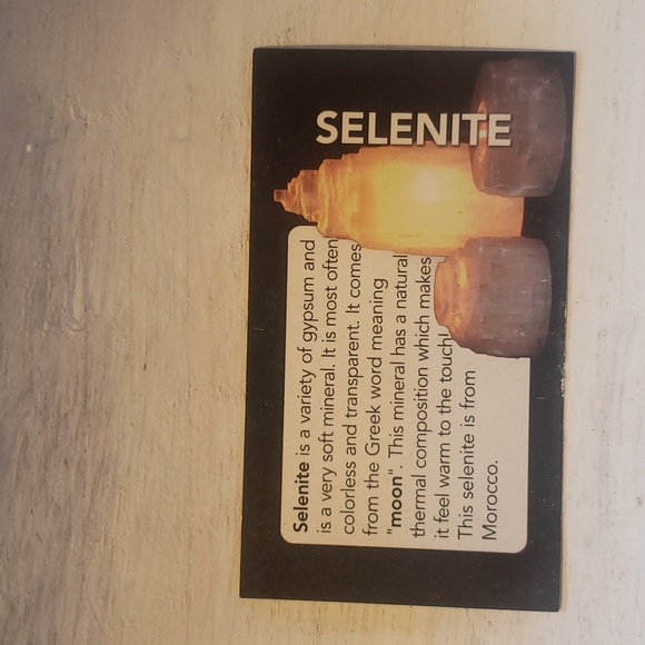 Selenite Tower  Lights up - Picture 4 of 4